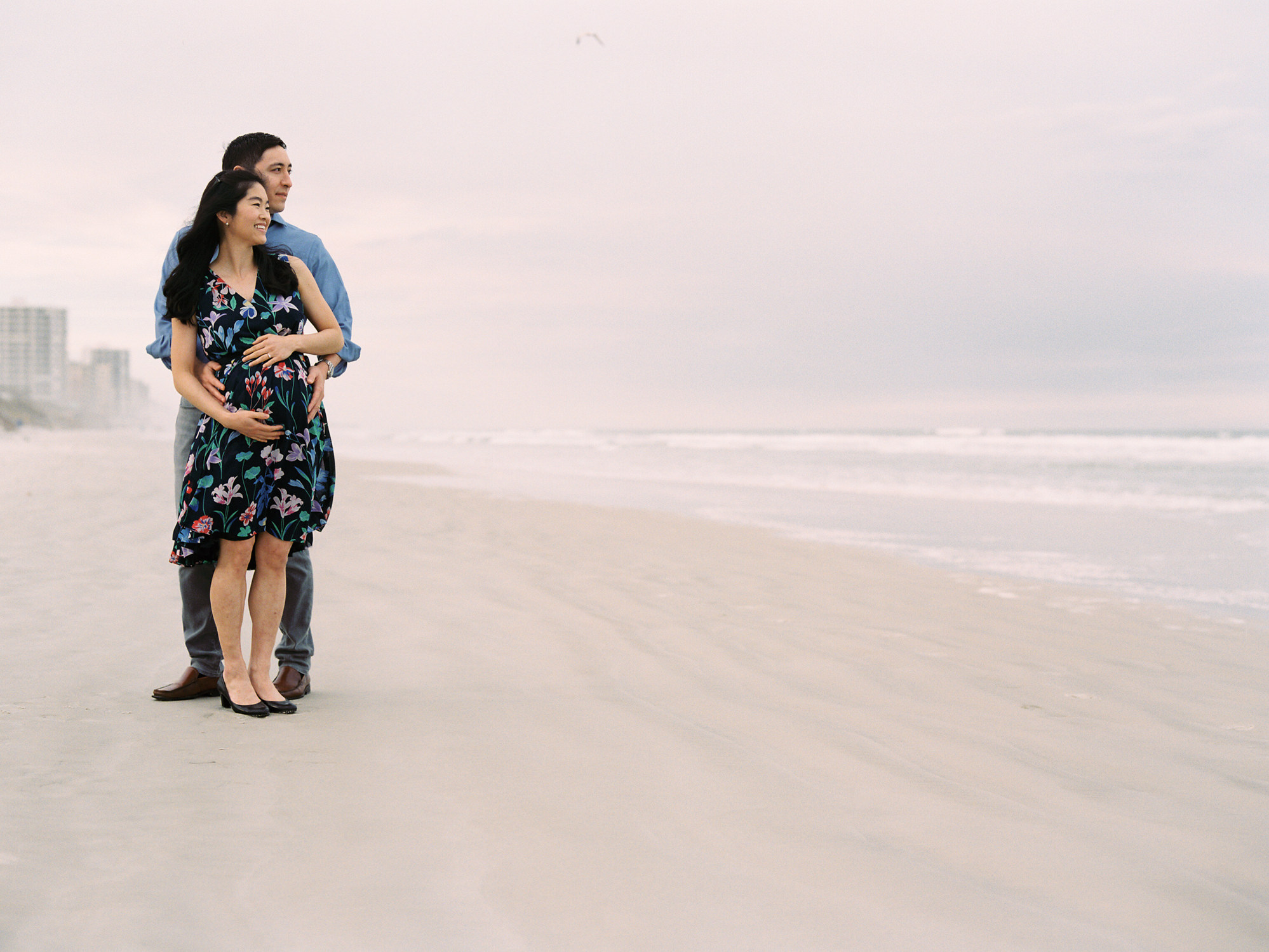 30 Romantic Beach Engagement Photo Shoot Ideas 2023 | DPF
